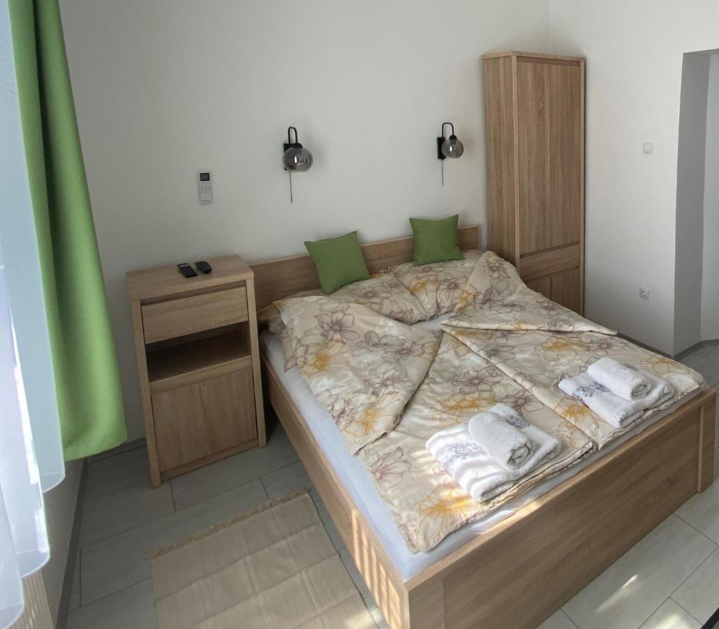 Rad-Var Apartmanhaz Eger Exteriér fotografie