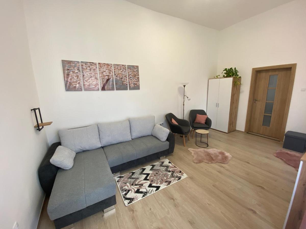 Rad-Var Apartmanhaz Eger Exteriér fotografie
