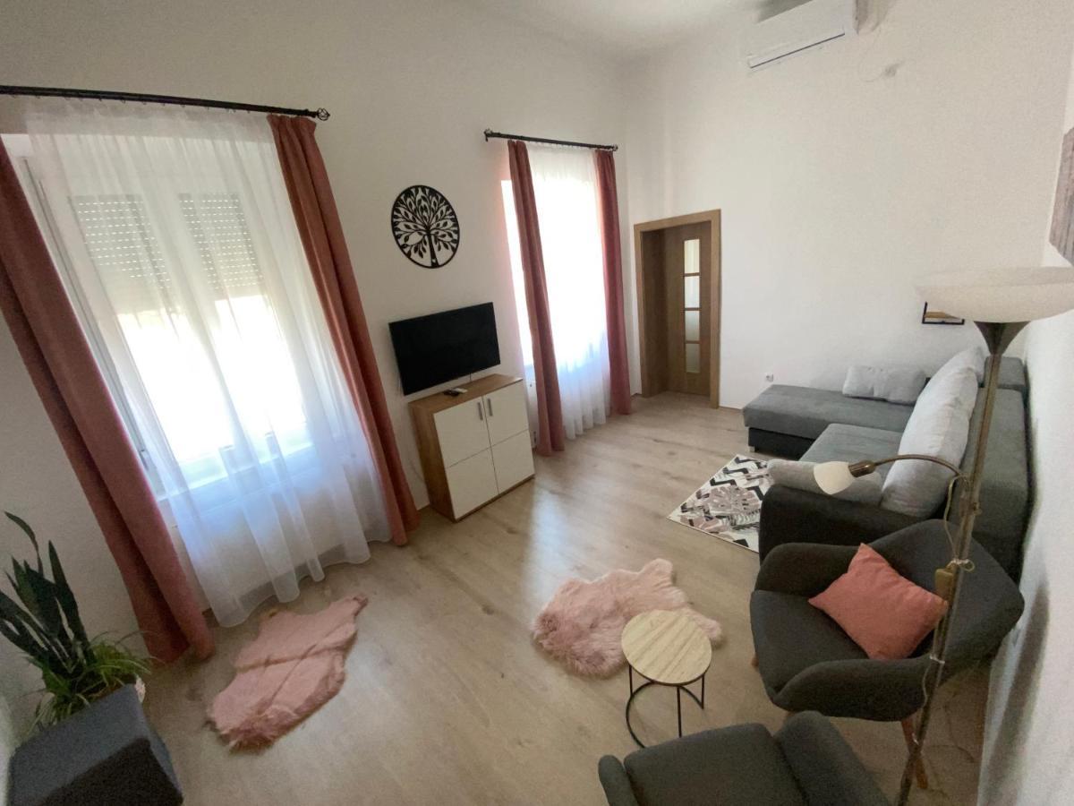 Rad-Var Apartmanhaz Eger Exteriér fotografie