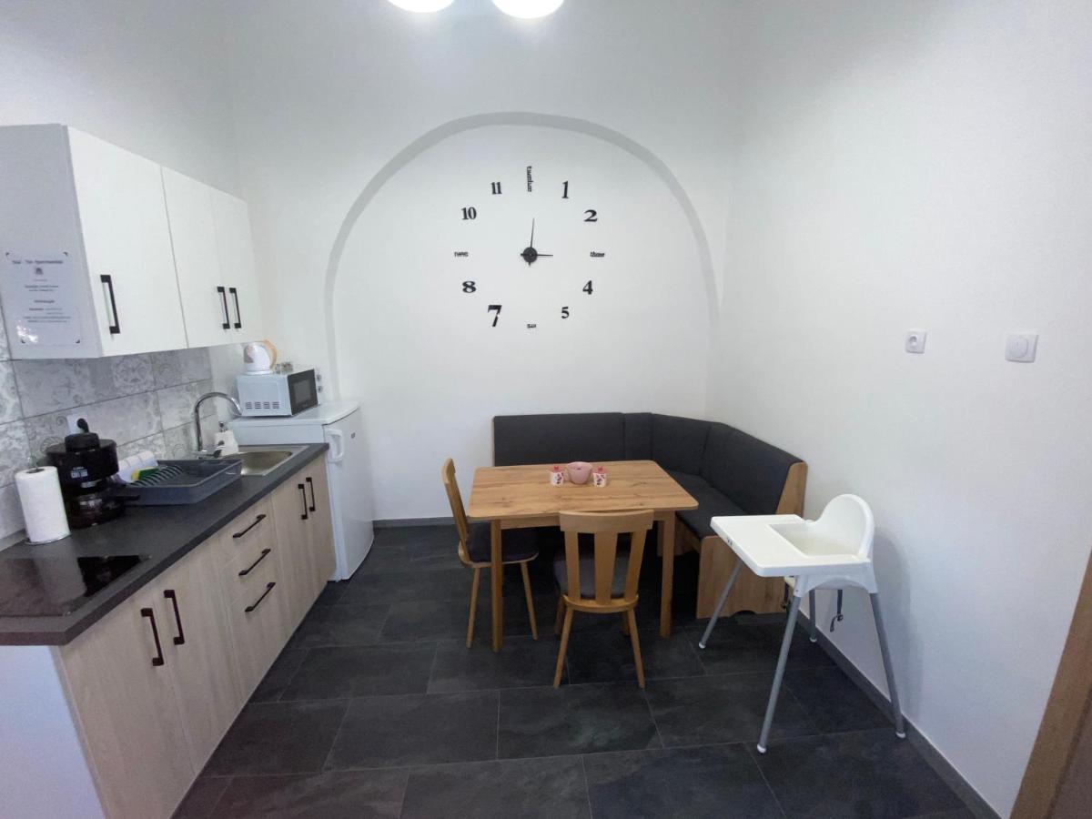 Rad-Var Apartmanhaz Eger Exteriér fotografie