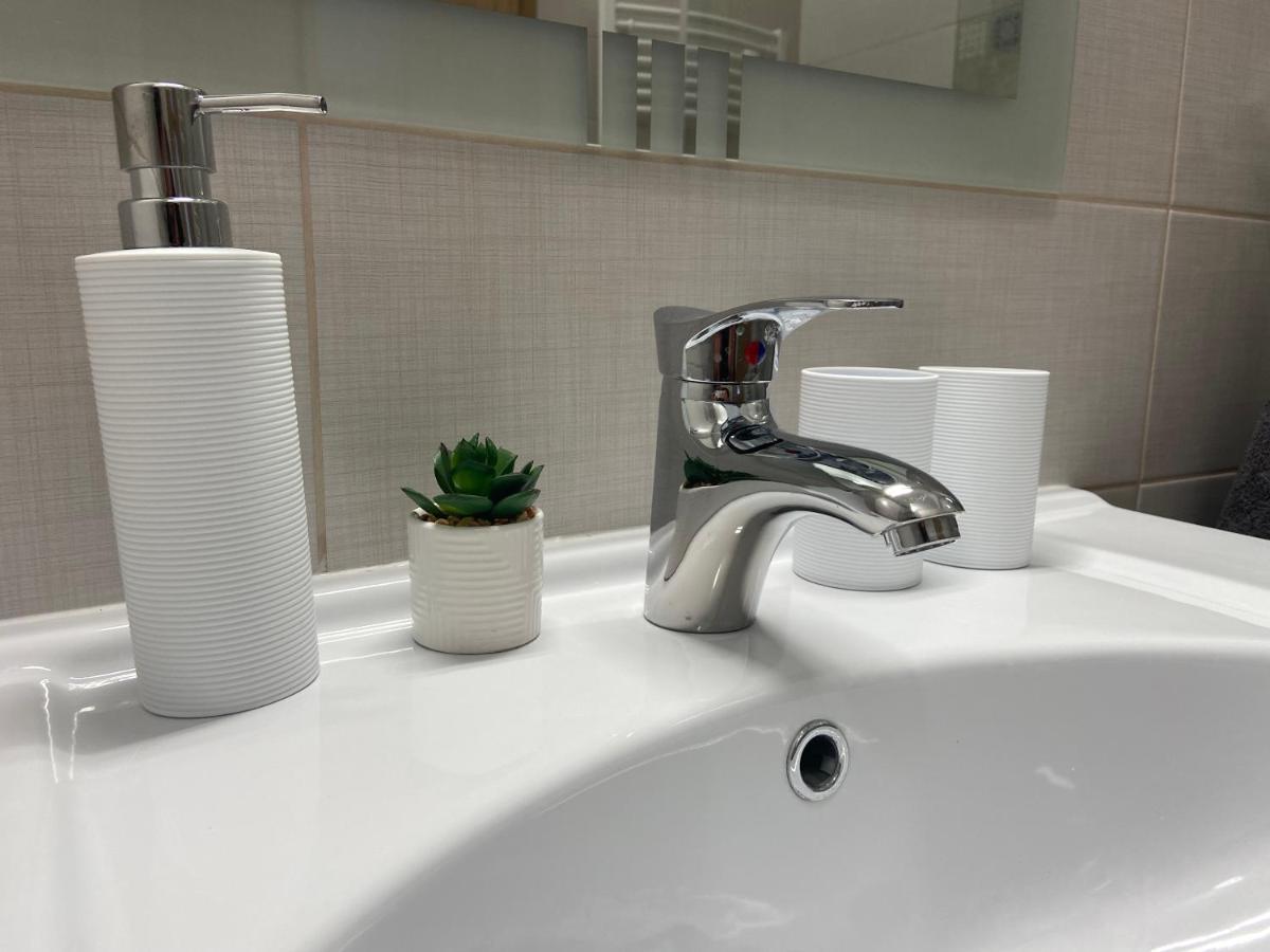 Rad-Var Apartmanhaz Eger Exteriér fotografie