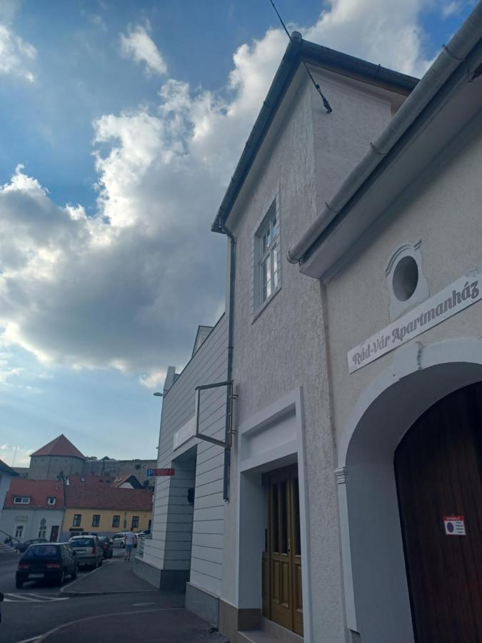 Rad-Var Apartmanhaz Eger Exteriér fotografie
