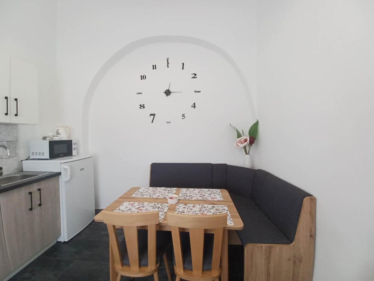Rad-Var Apartmanhaz Eger Exteriér fotografie