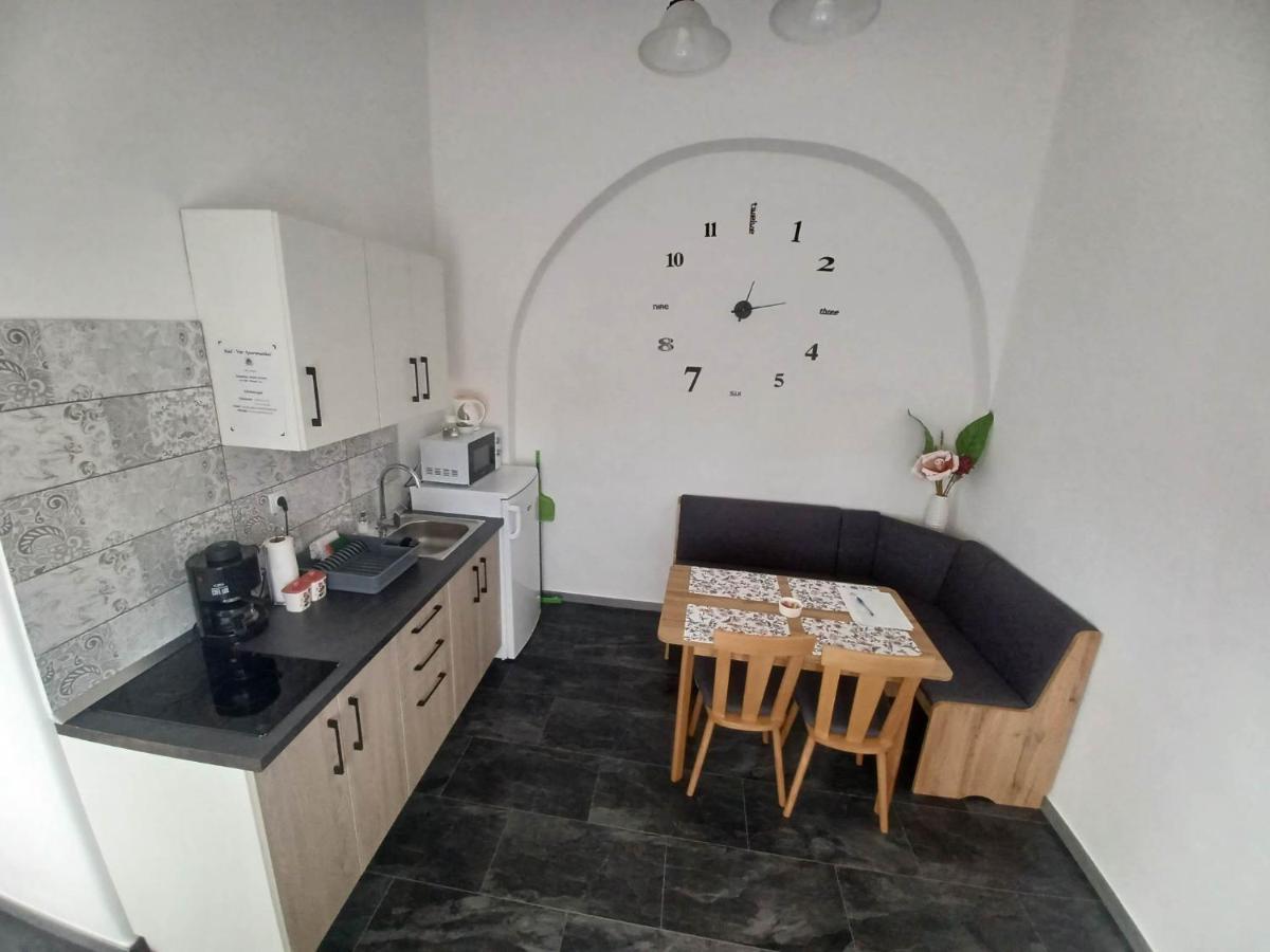 Rad-Var Apartmanhaz Eger Exteriér fotografie