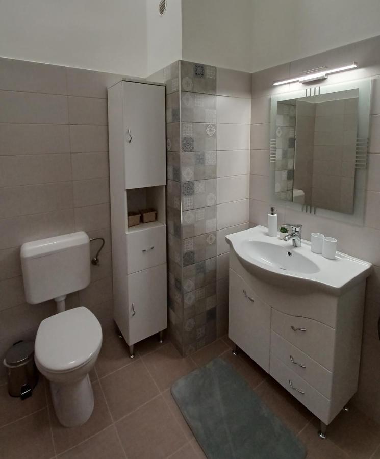Rad-Var Apartmanhaz Eger Exteriér fotografie