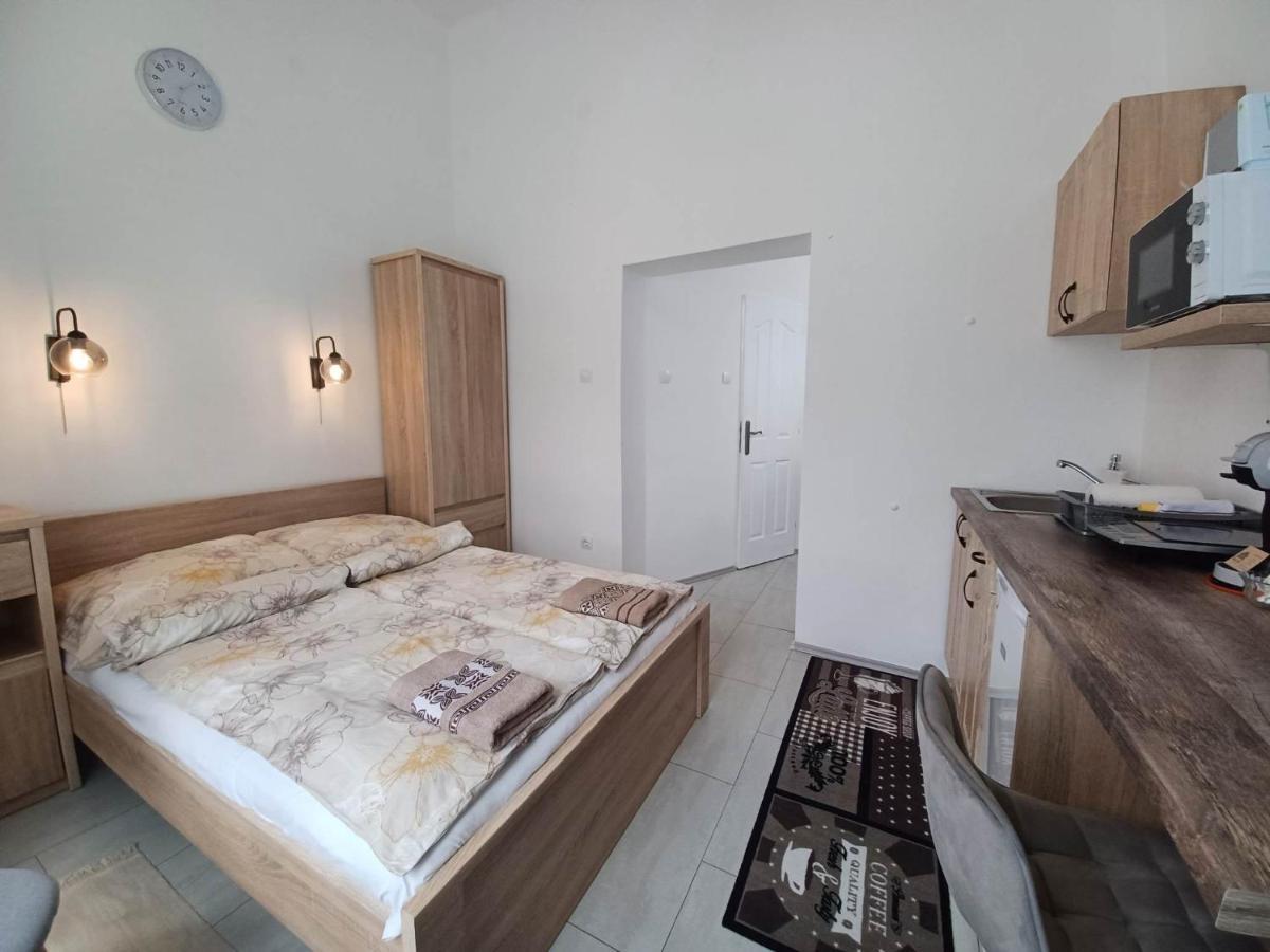 Rad-Var Apartmanhaz Eger Exteriér fotografie