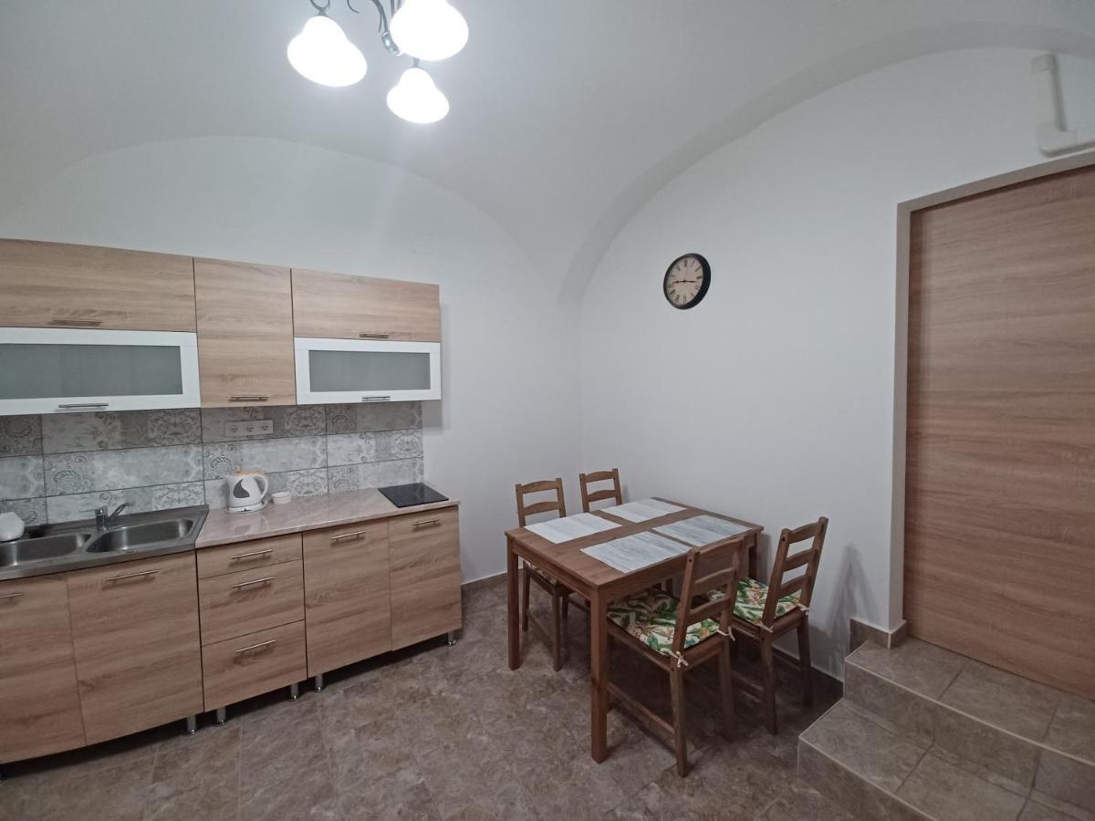 Rad-Var Apartmanhaz Eger Exteriér fotografie