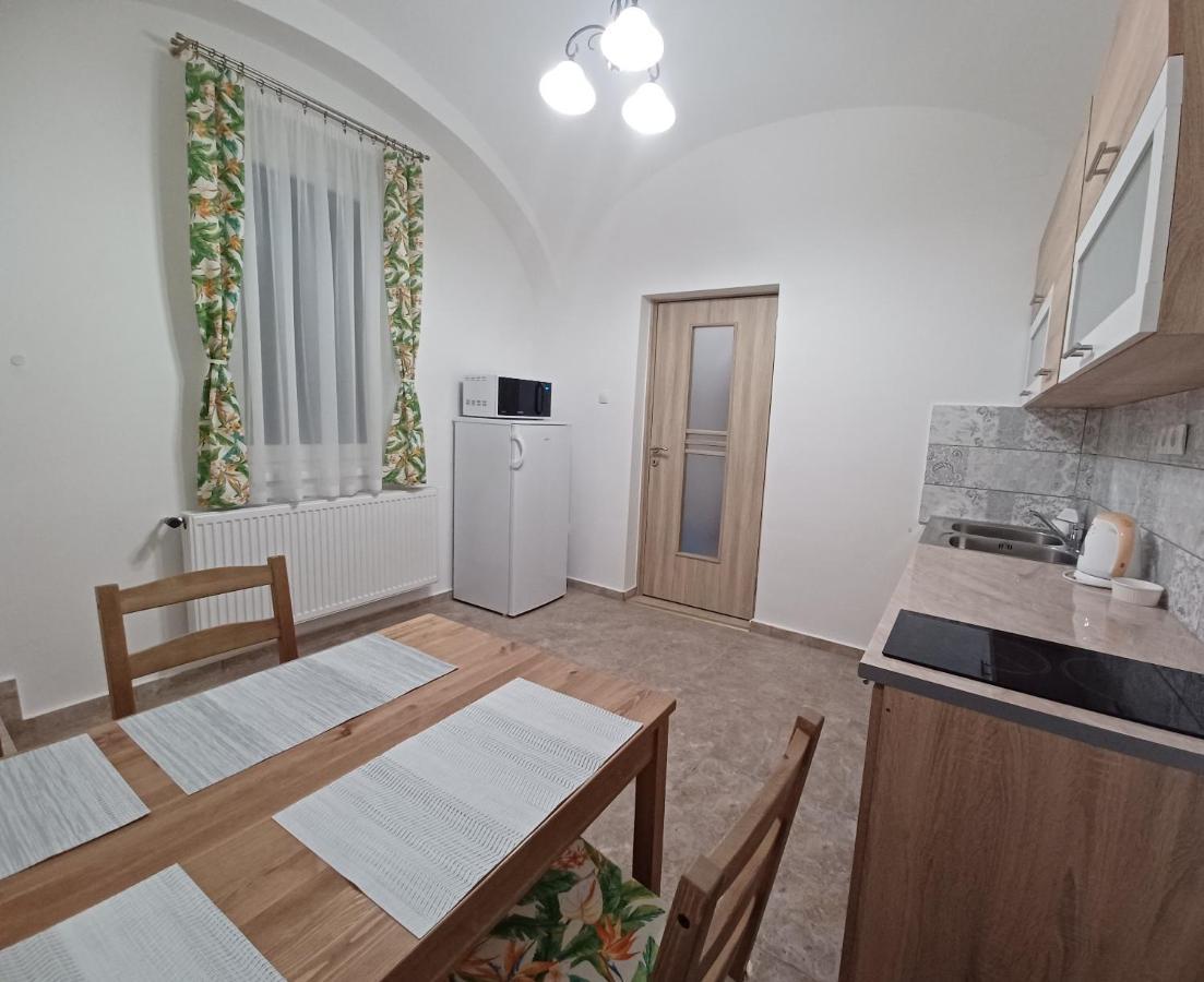 Rad-Var Apartmanhaz Eger Exteriér fotografie